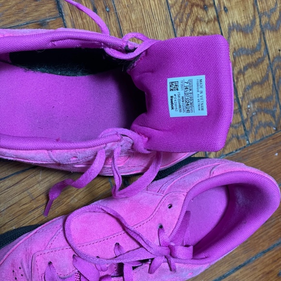 Reebok Club C in Bright Pink suede - Picture 4 of 5